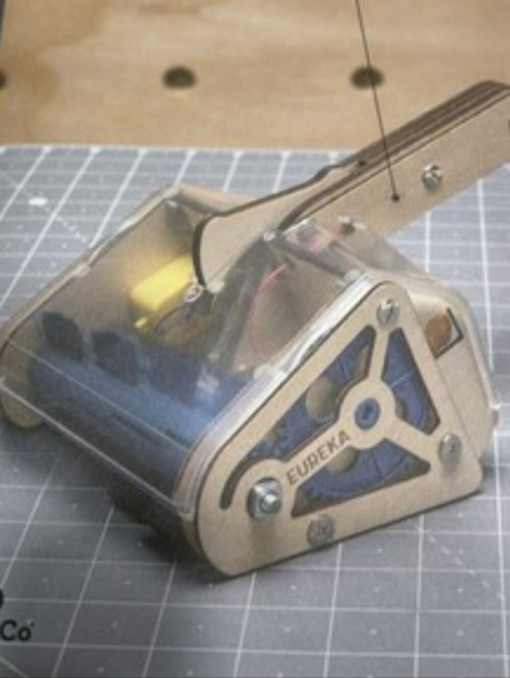 NewEureka Crate KiwiCo Electric Sweeper STEM Activity Kit - Picture 1 of 3